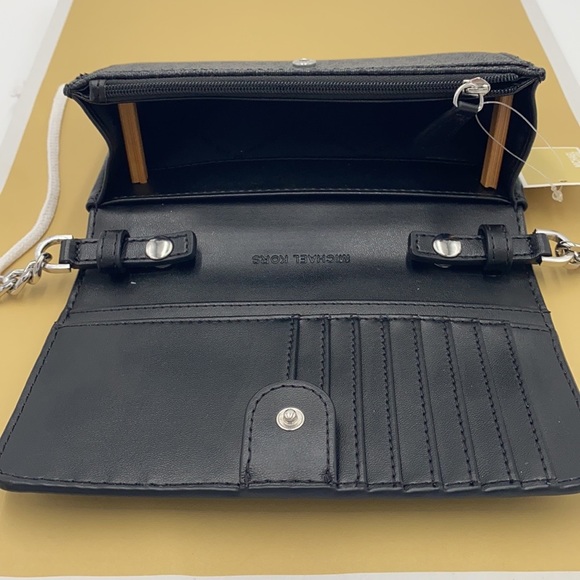 MICHAEL KORS MEDIUM MULTIFUNCTION PHONE XBody - Picture 10 of 16